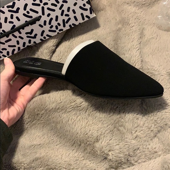 NWT Slip on flats - Picture 2 of 5